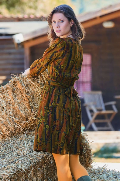 V Yaka Drapeli Kuşak Detaylı Kışlık Elbise - Resim 5