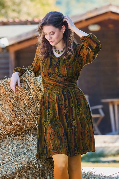 V Yaka Drapeli Kuşak Detaylı Kışlık Elbise - Resim 3