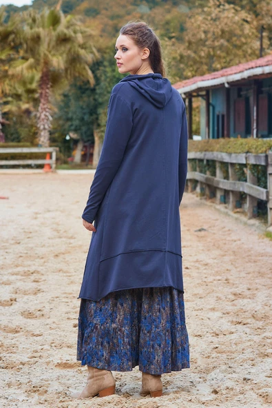 Parmak Geçmeli Düğme Detaylı Kapşonlu Hırka - 5