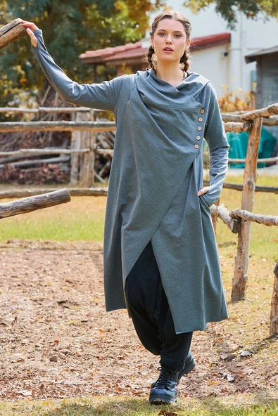 Parmak Geçmeli Düğme Detaylı Kapşonlu Hırka - 2