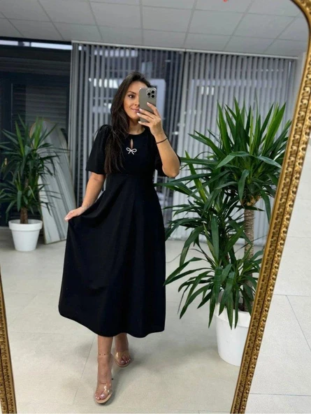 Kadın Kısa Kollu Bisiklet Yaka Fiyonk Broşlu Midi Janjan Krep Elbise - Resim 3