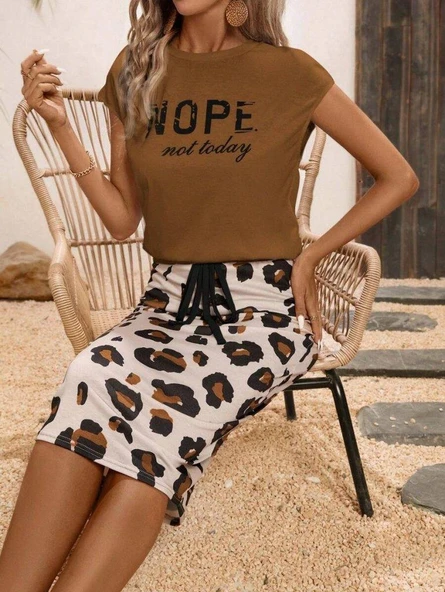 Kadın Kısa Kollu Bisiklet Yaka Viskon Bluz Desenli Dalgıç Etek Ikili Takım ürün görseli