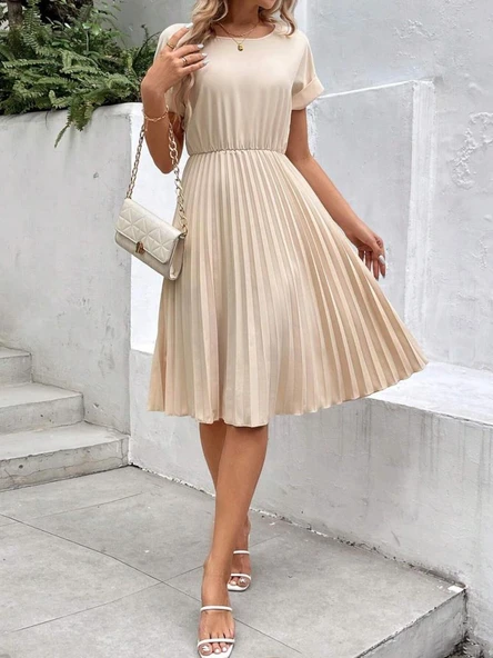 Kadın Kısa Kollu Yakası Açık Belden Lastikli Pileli Kısa Ithal Krep Elbise - Resim 3