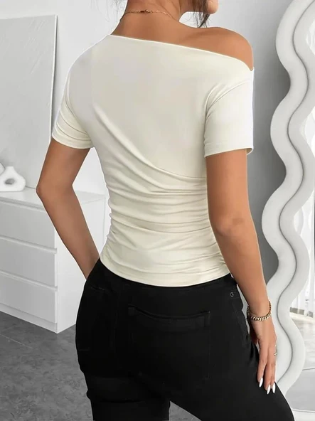 Kadın Kısa Kollu Tek Omuzu Açık Büzgülü Viskon Bluz - Resim 4