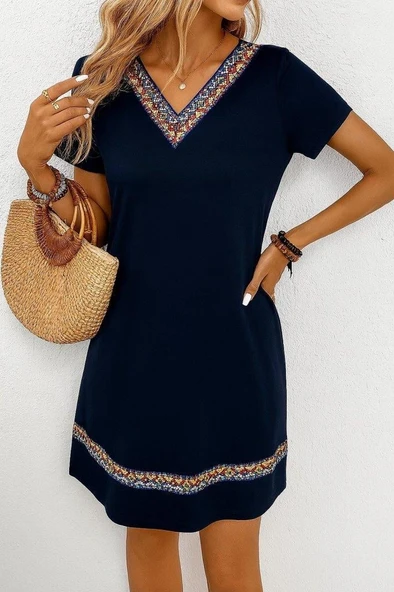 Kadın Kısa Kollu V Yakalı Etnik Desen şerit Detaylı Viskon Elbise ürün görseli