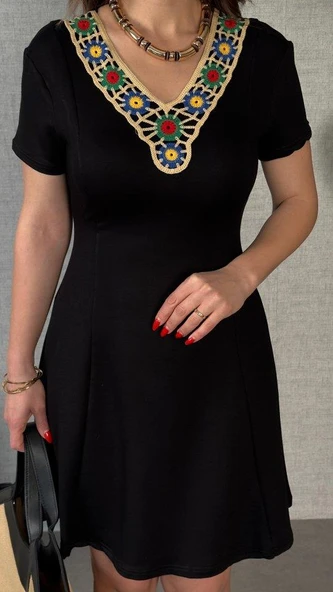 Kadın Penye Kumaş Çiçek Desenli Nakışlı Elbise - Resim 3