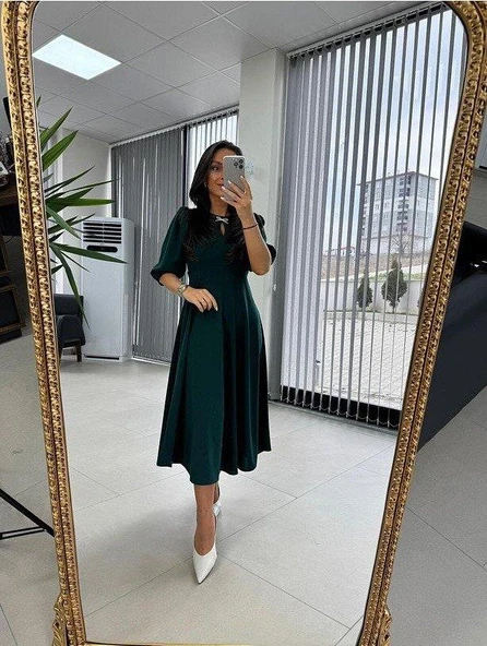 Kadın Kısa Kollu Bisiklet Yaka Fiyonk Broşlu Midi Janjan Krep Elbise ürün görseli