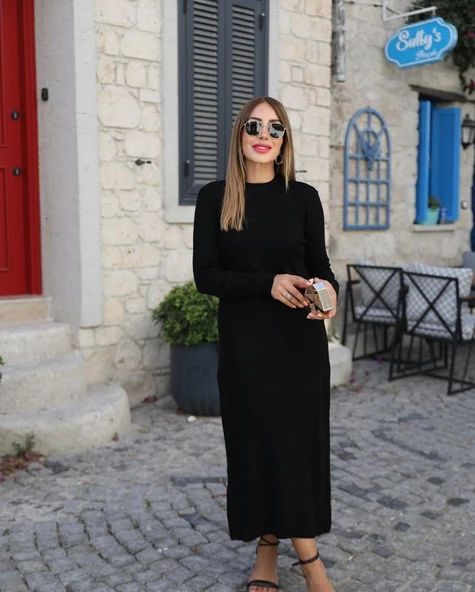 Kadın Uzun Kollu Yarı Balıkçı Yaka Arkadan Pencere Detaylı Bağcıklı Midi Triko Elbise ürün görseli