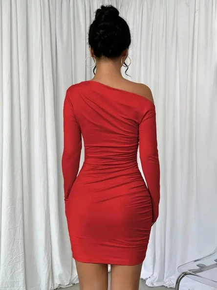 Kadın Uzun Kollu Tek Omuzu Açık Yanlardan Büzgülü Kısa Sandy Elbise - Resim 3