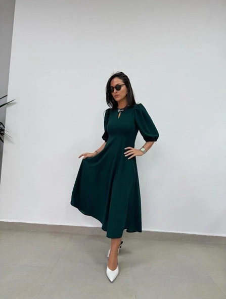 Kadın Kısa Kollu Bisiklet Yaka Fiyonk Broşlu Midi Janjan Krep Elbise - Resim 8