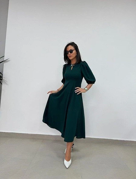 Kadın Kısa Kollu Bisiklet Yaka Fiyonk Broşlu Midi Janjan Krep Elbise - Resim 10