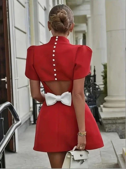 Kadın Kısa Kollu Balıkçı Yaka Arkadan Kelebek Dekolte Detaylı Kısa Atlas Elbise ürün görseli