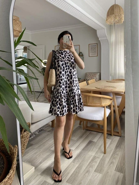 Kadın Kolsuz Sırttan Bağlamalı Fırfırlı Leopar Desenli Süprem Elbise - Resim 2