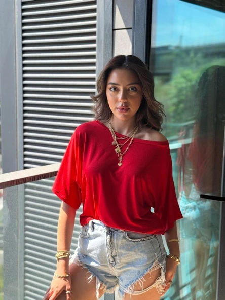 Kadın Tek Omuzu Açık Kısa Kollu Salaş Viskon Bluz ürün görseli