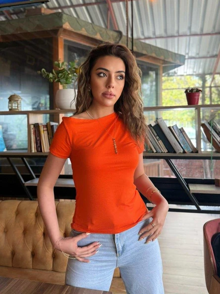 Kadın Kısa Kollu Tek Omuzu Açık Büzgülü Viskon Bluz - Resim 3