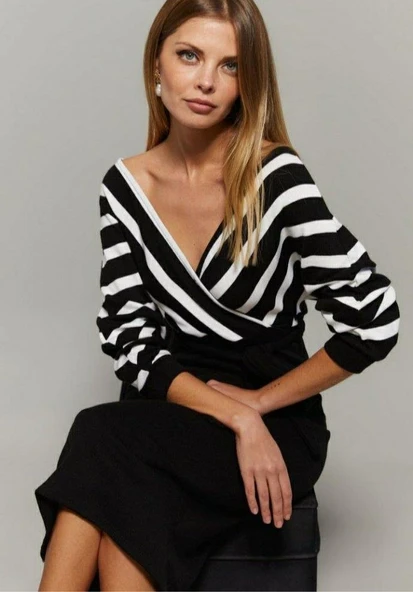 Uzun Kollu Kruvaze Yaka çizgi Desenli Kısa Triko Elbise - Resim 4