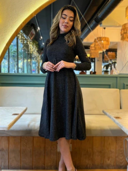 Kadın Uzun Kollu Balıkçı Yaka Kemer Detaylı Yumoş Midi Elbise ürün görseli