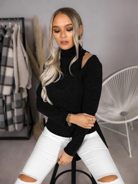 Kadın Uzun Kollu Yarım Balıkçı Yaka Omuzları Açık Bir Tarafı Yırtmaçlı Yumoş Bluz ürün görseli