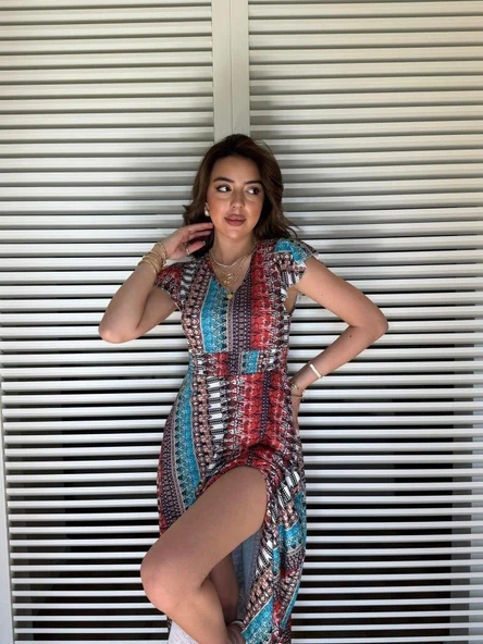 Kadın Kısa Kollu V Yakalı Desenli Yandan Yırtmaçlı Süprem Elbise - Resim 4