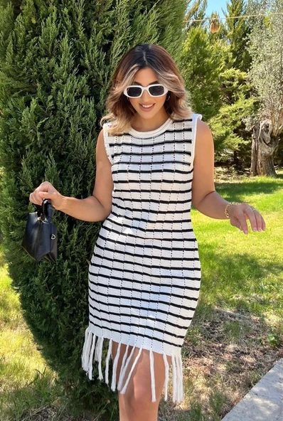 Kadın Kolsuz V Yaka Eteği Püsküllü çizgi Desen Triko Elbise ürün görseli