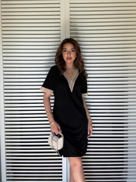 Kadın V Yaka Güpürlü İki İplik Elbise ürün görseli