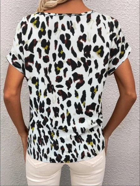 Kadın Kısa Kollu V Yaka Leopar Desen Krep Bluz - Resim 2
