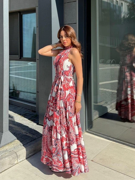 Kadın Halter Yakalı Omuzlardan Açık Kuşaklı Maksi Boy Desenli Süprem Elbise - Resim 4