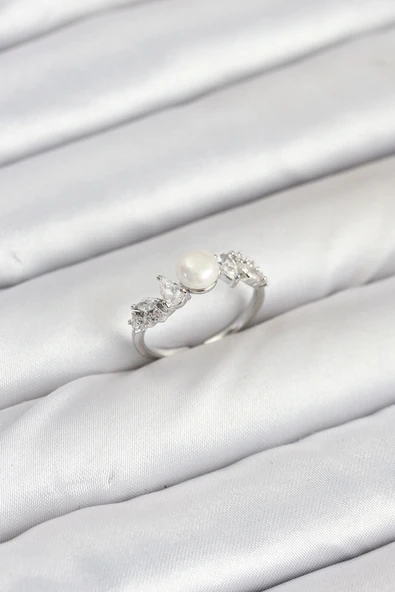 Pirinç Gümüş Renk Zirkon Taşlı İncili Model Kadın Yüzük ürün görseli 1