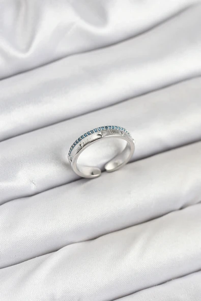 Pirinç Gümüş Renk Sıralı Zirkon Taşlı Kutup Yıldızı Model Kadın Yüzük ürün görseli 1