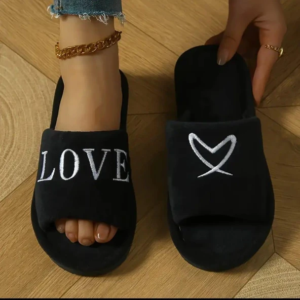 Kadın Kalp Desenli Peluş Ev Terliği