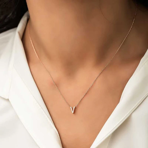 925 Ayar Gümüş Rose 3 Boyutlu V Harf Kadın Gümüş Kolye T5933 ürün görseli