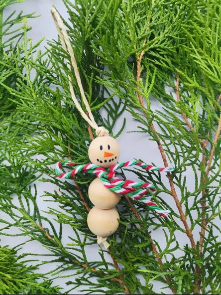 Kardan Adam Figürlü Yılbaşı Ağacı Süsü 1 Adet Boncuk Çapı 1.8 mm Uzunluk Askı İpi Dahil 13 cm ürün görseli