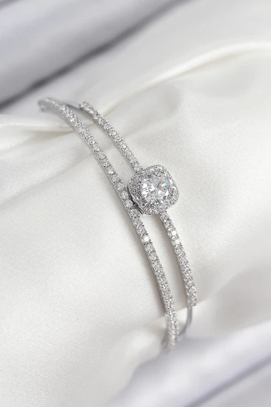 CEYLAN ADAM Pirinç Zirkon Taşlı Baget Model Gümüş Renk Kadın Bileklik