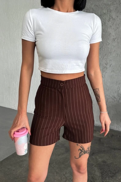 Zarif Ve Şıklığı Bir Arada Sunan Yüksek Bel Krep Esnek Çimalı Çizgili Şort Kahverengi - Resim 5