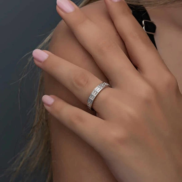 Gümüş Sıralı Baget Taşlı Kadın Yüzük - Resim 3