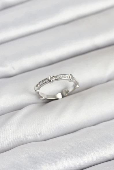 CEYLAN ADAM Pirinç Gümüş Renk Kemik Model Zirkon Taşlı Kadın Yüzük ürün görseli 1