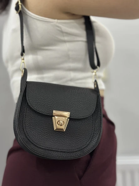 Klasik kapaklı siyah cilt çanta ürün görseli