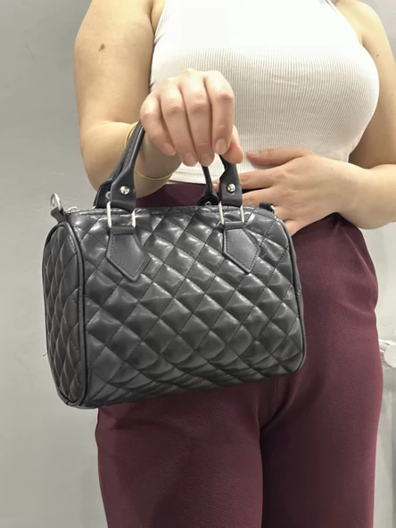 Kapaksız kapitone siyah cilt çanta ürün görseli