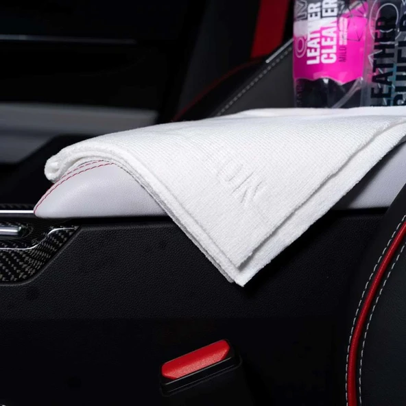 GYEON Q²M LeatherWipe EVO Deri Aksamlara Özel Temizleme Bezi 2’Li Paket - 40x40 Cm - Resim 3