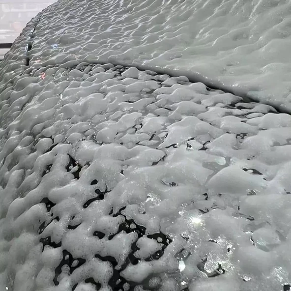 FRA-BER Neve Yoğun Köpüklü Araç Yıkama Şampuanı Cilalı Parfümlü Oto Köpüğü - 4,54 Lt (1: 90-500) - Resim 2