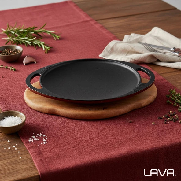 Lava Döküm Yuvarlak Saç Kavurma Tavası Döküm Demir Yekpare Çift Kulplu Kayın Servis Ahşabı Çap(Ø)20cm.-Bordo - Resim 7