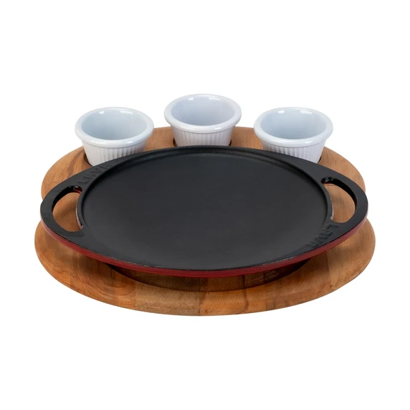 Lava Döküm Yuvarlak Saç Kavurma Tavası Döküm Demir Yekpare Çift Kulplu Kayın Servis Ahşabı Çap(Ø)20cm. (Sos kapları dahil değildir)-Bordo ürün görseli 1