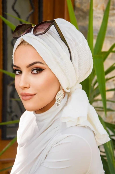 Kırık  Beyaz Tokalı Bone - Resim 2