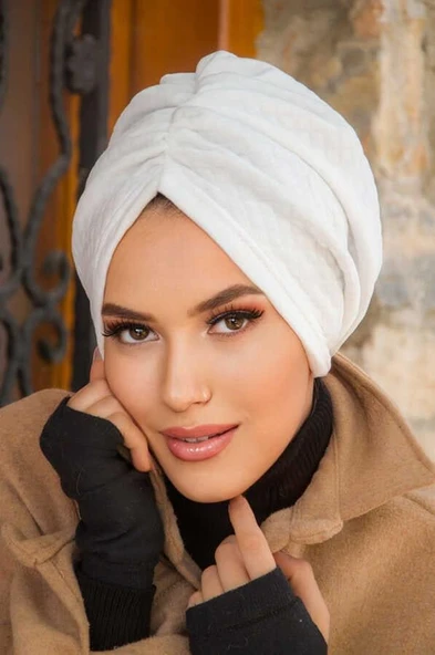 Beyaz Kışlık Büzgülü Bone - Resim 3