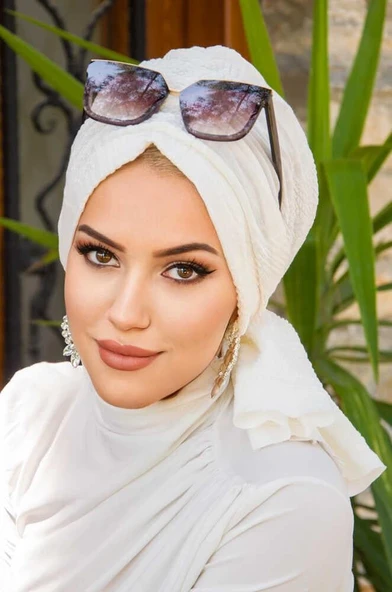 Kırık  Beyaz Tokalı Bone ürün görseli