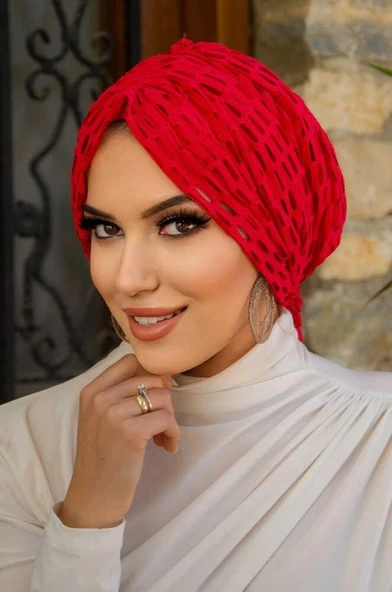 Kırmızı Dantel Tokalı Bone ürün görseli