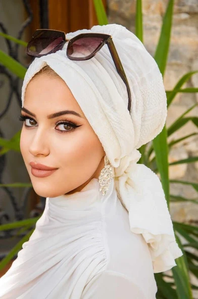 Kırık  Beyaz Tokalı Bone - Resim 3