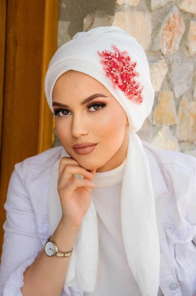 Beyaz Kırmızı Nakışlı Atkılı Abiye Bone - 60101 ürün görseli