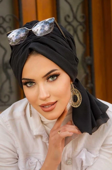 Siyah Tokalı Bone ürün görseli