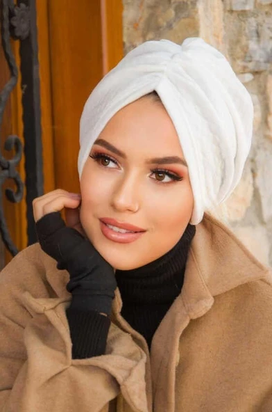 Beyaz Kışlık Büzgülü Bone ürün görseli